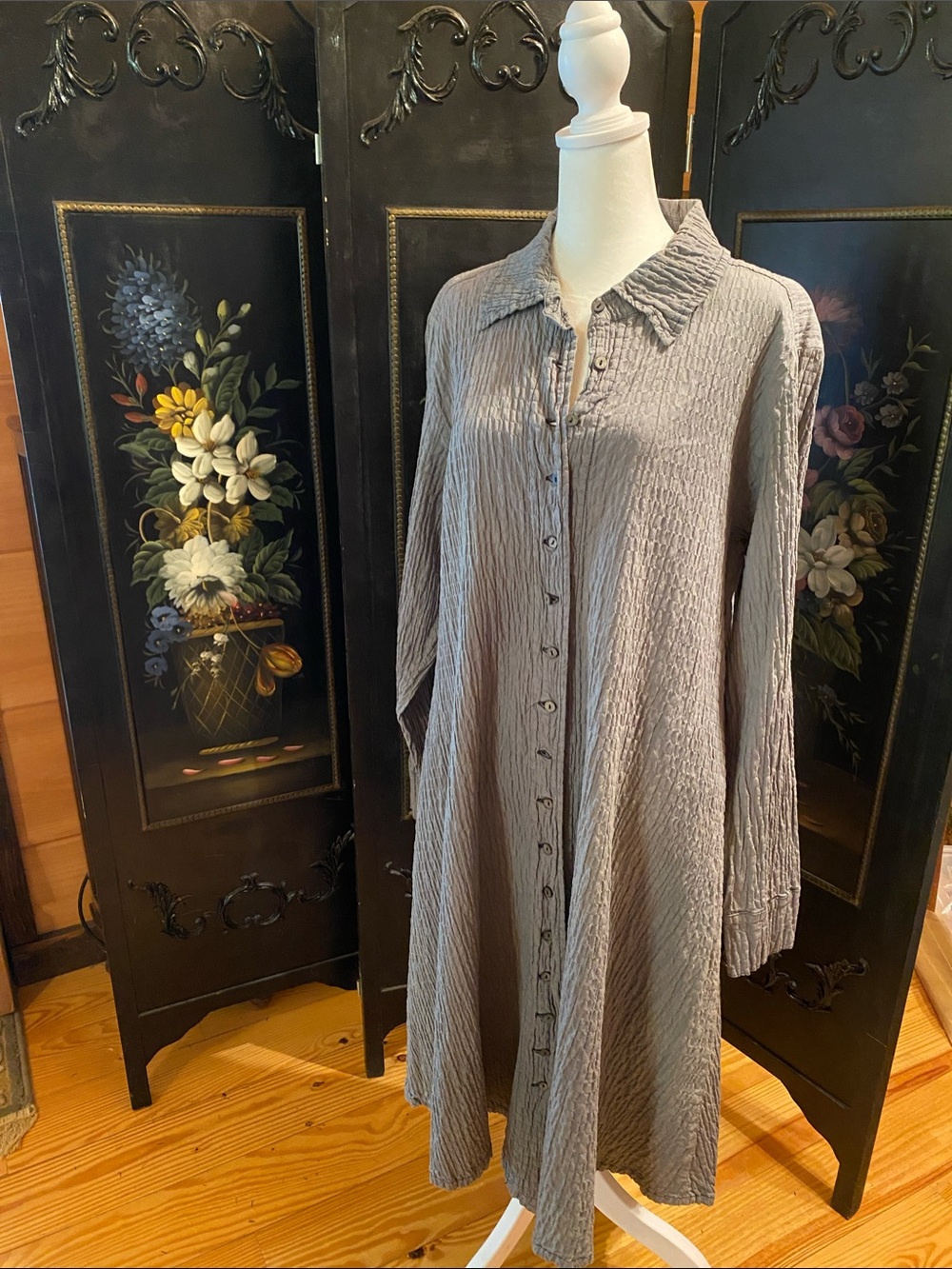 Long Sleeve crinkle-textured Button-Front Dress in Med Gray